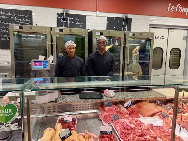 Deux jeunes bouchers de la boucherie "le Comptoir des viandes", filiale de la CODEM